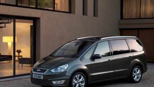 Ford voorziet de Mondeo, S-MAX en Galaxy met 1.6 Ecoboost turbomotor voortaan standaard uit met start/stop-techniek. Het systeem levert een brandstofbesparing op van maximaal 10 procent en levert een