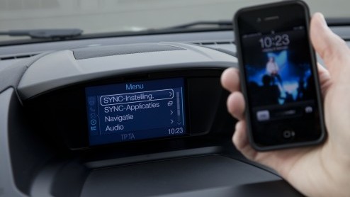 De Ford Kuga staat helemaal nieuw in de showroom. Maak nu een proefrit.