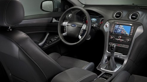 Ford Mondeo Platinum ook te bestellen met Xpression Line en extra sportieve opties zoals een RS-rastergrille, uitlaatsierstuk of achterspoiler. Een kleine meerprijs,zonder extra bijtelling.