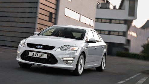 Ford stuurt de S-MAX en Mondeo met 2.0 Ecoboost en handgeschakelde zesbak naar de dealers toe. Door de 203 of 240 pk sterke turbomotor ook met een handbak aan te bieden is het duo nog rapper. En iets 