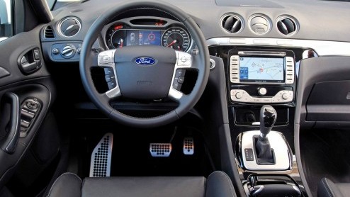 Ford komt voor de S-Max en Galaxy met een gloednieuwe Platinum-uitvoering. Deze luxueuze versie is gebaseerd op de Titanium-uitvoering, echter voorzien van een groot aantal extra opties.