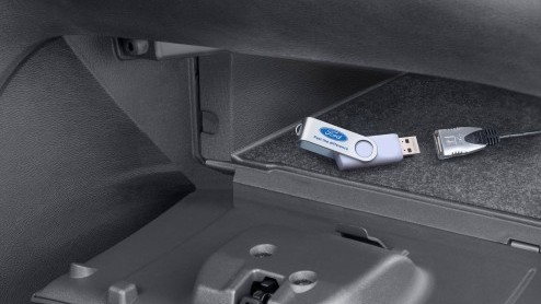 Iedereen die tijdens een lange autorit weleens eindeloos het juiste radiostation heeft gezocht, weet het: soms is alleen je eigen muziekcollectie goed genoeg. Voor de Ford-rijder die nog geen USB-aans