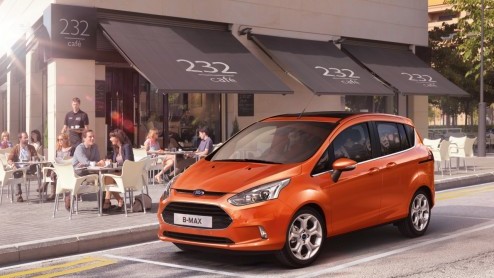 Ford gaat scoren met de nieuwe B-MAX. Sowieso als het gaat om CO2-uitstoot. Dankzij de zuinige 1.0 liter EcoBoost benzinemotor zet hij zijn concurrenten te kijk; de Ford stoot slechts 114 gram CO2 uit
