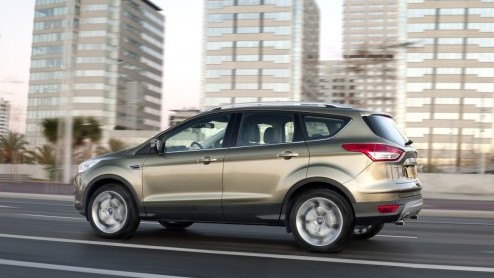 De nieuwe Ford Kuga is nu nog meer een feit. Waarom? Aan de vooravond van de Autosalon maakt Ford meer details bekend. Er worden vier motoren beschikbaar, en 4WD behoort tot de mogelijkheden.