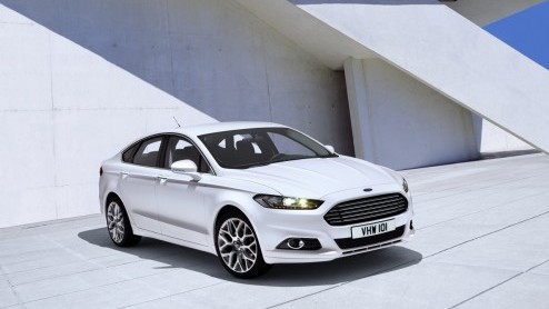 De airbags in autos vliegen ons tegenwoordig figuurlijk om de oren. Nadat de voetgangersairbag van Volvo schittert Ford nu met een opblaasbare veiligheidsgordel voor inzittenden op de achterbank. En 