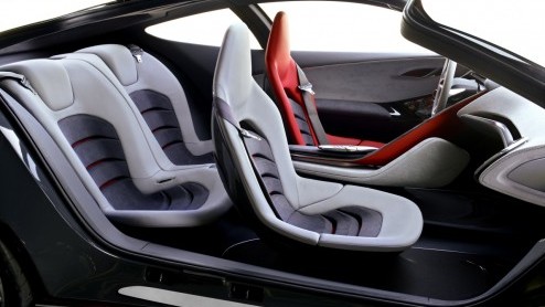 Spektakel bij Ford op de IAA. Daar staat onder meer de Ford Evos Concept, een indrukwekkend studiemodel dat de toekomstige designrichting en technologien van het merk vertegenwoordigt.