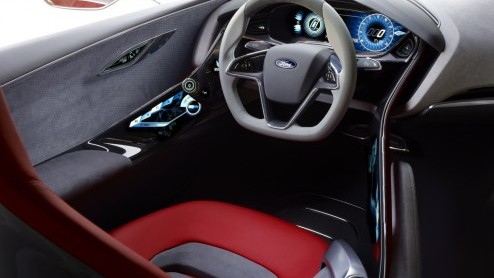 Spektakel bij Ford op de IAA. Daar staat onder meer de Ford Evos Concept, een indrukwekkend studiemodel dat de toekomstige designrichting en technologien van het merk vertegenwoordigt.