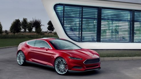Spektakel bij Ford op de IAA. Daar staat onder meer de Ford Evos Concept, een indrukwekkend studiemodel dat de toekomstige designrichting en technologien van het merk vertegenwoordigt.