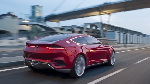 Spektakel bij Ford op de IAA. Daar staat onder meer de Ford Evos Concept, een indrukwekkend studiemodel dat de toekomstige designrichting en technologien van het merk vertegenwoordigt.