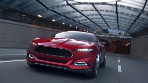 Spektakel bij Ford op de IAA. Daar staat onder meer de Ford Evos Concept, een indrukwekkend studiemodel dat de toekomstige designrichting en technologien van het merk vertegenwoordigt.