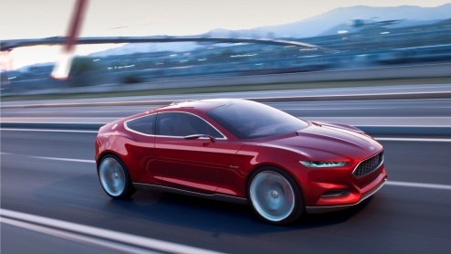 Spektakel bij Ford op de IAA. Daar staat onder meer de Ford Evos Concept, een indrukwekkend studiemodel dat de toekomstige designrichting en technologien van het merk vertegenwoordigt.