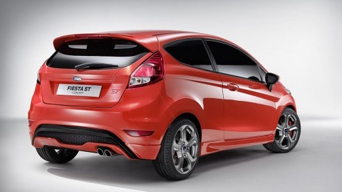 Na de Focus ST mogen we nu ook (eindelijk!) aan de Fiesta ST proeven. Dat de gepeperde versie van het succesnummer nog een Concept wordt genoemd, doet er niets aan af. Kern van de zaak: 180 pk!
