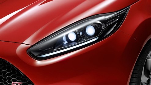 Na de Focus ST mogen we nu ook (eindelijk!) aan de Fiesta ST proeven. Dat de gepeperde versie van het succesnummer nog een Concept wordt genoemd, doet er niets aan af. Kern van de zaak: 180 pk!