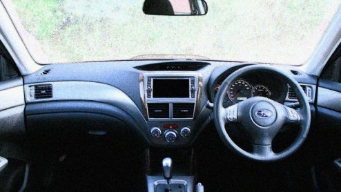 Na teasers, schetsen en scoops zijn er nu echte beelden opgedoken van de nieuwe Subaru Forester. We zien nu niet alleen het exterieur, maar kunnen ook een glimp van het interieur opvangen. Het nieuwe