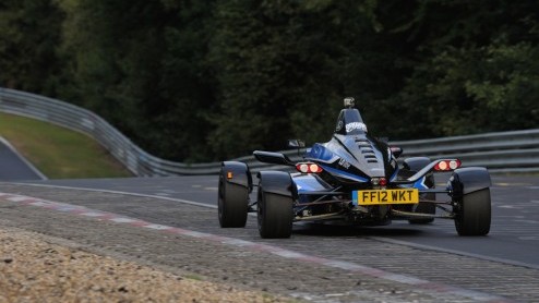 Wat kun je allemaal doen met een 1.0 liter Ecoboost van Ford? Nou, de driecilinder opvoeren naar 205 pk, een race-auto eromheen bouwen en dan een rondje over de Nrburgring doen, bijvoorbeeld. Wat lev
