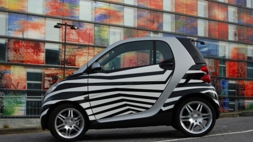 Er zijn van die autos waar je helemaal lyrisch van bent, of juist totaal niet bekoren kan. De smart fortwo is daar n van. Zijn compacte afmetingen en kekke interieur maken m eigenzinnig en praktis