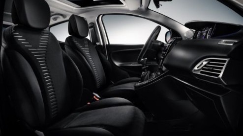 Na de eerste onthulling van de nieuwe Lancia Ypsilon heeft de importeur nu alle details op een rij vrijgegeven. De 'nieuwe parel' staat volgende maand al bij de dealer vanaf 15.000 euro met zeer zuini