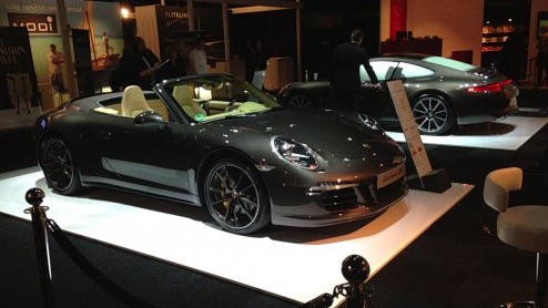 In de RAI Amsterdam heeft de Masters of LXRY 2012 de deuren geopend. Omdat in een wereld van geld en luxe ook de nodige auto's niet mogen ontbreken, zijn onder meer Porsche, Jeep, Jaguar, Land Rover e