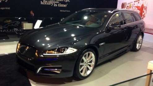 In de RAI Amsterdam heeft de Masters of LXRY 2012 de deuren geopend. Omdat in een wereld van geld en luxe ook de nodige auto's niet mogen ontbreken, zijn onder meer Porsche, Jeep, Jaguar, Land Rover e