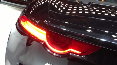 In de RAI Amsterdam heeft de Masters of LXRY 2012 de deuren geopend. Omdat in een wereld van geld en luxe ook de nodige auto's niet mogen ontbreken, zijn onder meer Porsche, Jeep, Jaguar, Land Rover e