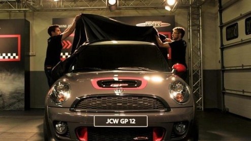 Op het grote MINI-feest MINI United 2012 hebben we kunnen kennismaken met de John Cooper Works GP, de snelste MINI ooit die in november op de markt komt. In een oplage van 2000 stuks, dus dat wordt re