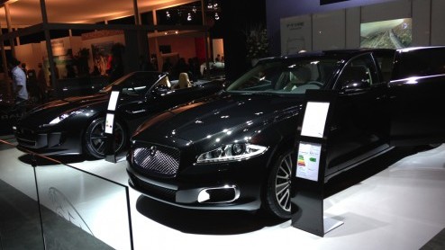 In de RAI Amsterdam heeft de Masters of LXRY 2012 de deuren geopend. Omdat in een wereld van geld en luxe ook de nodige auto's niet mogen ontbreken, zijn onder meer Porsche, Jeep, Jaguar, Land Rover e