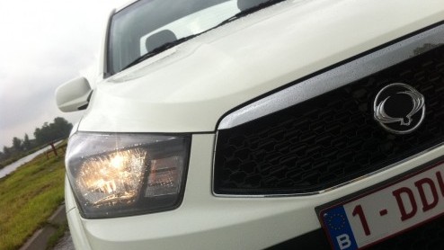 Ssangyong is in Nederland terug van weggeweest. De nieuwe importeur van het Koreaanse merk valt met de neus in de boter, nu de benzineversie van de nieuwe Korando en Actyon Sports pick-up gereed is vo