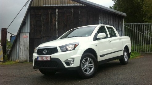 Ssangyong is in Nederland terug van weggeweest. De nieuwe importeur van het Koreaanse merk valt met de neus in de boter, nu de benzineversie van de nieuwe Korando en Actyon Sports pick-up gereed is vo