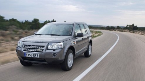 Op 8 april is in de Land Rover fabriek in Halewood de 100.000e Land Rover Freelander 2 van de band gerold, een rode, 2.2 liter diesel met automaat om precies te zijn. Het model  dat eind 2006 werd ge