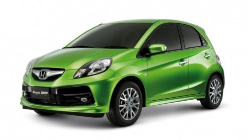 Honda heeft het doek getrokken van de Honda Brio, een kleine stadsauto met 1.2 liter VTEC benzinemotor. Hoewel ons land best met een Alto-Aygo-Panda concurrent verblijd kan worden zit zijn komst er vo