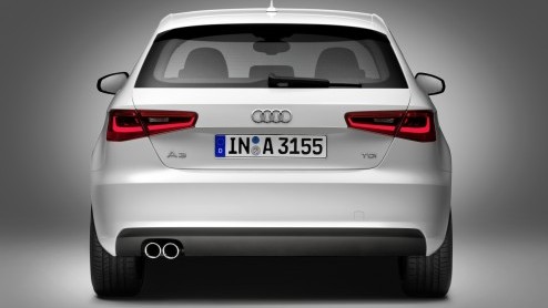 Nu mag het officieel gezegd worden: dit is de nieuwe Audi A3. Hij heeft veel weg van zijn voorganger maar is nieuwer (en lichter) dan je denkt. En dan doelen we niet alleen op het interieur. Het kostt