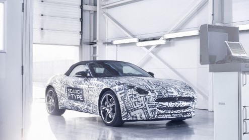 Meer nieuws vandaag uit de hoek van Jaguar. Ditmaal geen overdaad aan luxe maar nieuws van technische aard. Het Britse merk komt met twee nieuwe motoren voor haar modellen. Een 2.0 viercilinder met tu