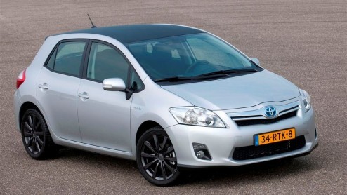 De Toyota Auris Hybrid gaat extra zakelijk in de Business uitvoering. Deze nieuwe versie is tot eind dit jaar gratis uitgerust met navigatie. Toyota prijst de Auris Business vanaf 22.990 euro.