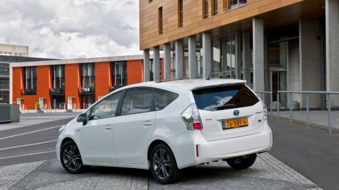 Vele (potentile) Prius-rijders zullen er van hebben gedroomd; een Prius met extra veel ruimte om met het hele gezin inclusief bagage er op uit te trekken. Tot voor kort moest de dealer nee (of een