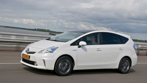 Vele (potentile) Prius-rijders zullen er van hebben gedroomd; een Prius met extra veel ruimte om met het hele gezin inclusief bagage er op uit te trekken. Tot voor kort moest de dealer nee (of een