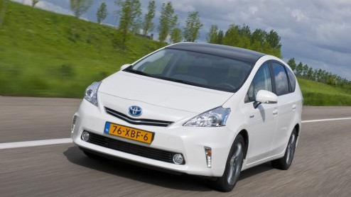 Vele (potentile) Prius-rijders zullen er van hebben gedroomd; een Prius met extra veel ruimte om met het hele gezin inclusief bagage er op uit te trekken. Tot voor kort moest de dealer nee (of een