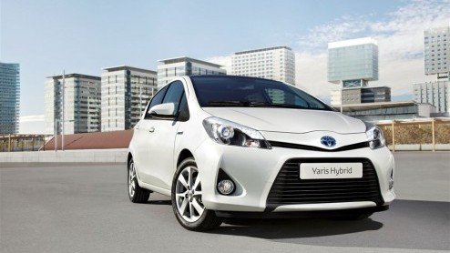 Nu alle ogen gericht zijn op al het moois uit Detroit komt Toyota even tussendoor met de eerste beelden van de Yaris Hybrid, die dit voorjaar in Genve officieel wordt gentroduceerd. De superzuinige