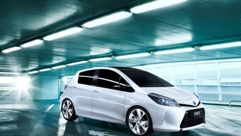 Toyota kondigde al aan met een Yaris hybride op de proppen te komen in Genve. Het studiemodel op de salon is echter vrijwel gereed voor introductie medio 2012. Uiteraard wordt de Yaris Full Hybrid BP