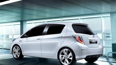 Toyota kondigde al aan met een Yaris hybride op de proppen te komen in Genve. Het studiemodel op de salon is echter vrijwel gereed voor introductie medio 2012. Uiteraard wordt de Yaris Full Hybrid BP