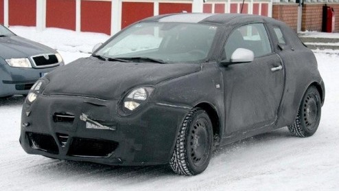 Vandaag bereikt ons nieuws van Alfa. De Alfa Romeo Furiosa deed zijn eerste testrondes. De naam 'Mito' is deze week ook opgedoken; het lijkt er op dat Alfa afstapt van de naam Furiosa, die uit de 'wed