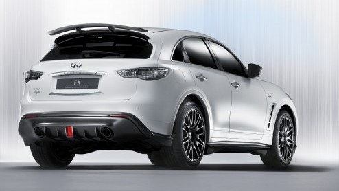 Het leek er op dat Infiniti de op de IAA gepresenteerde opgeruigde FX Sebastian Vettel alleen een showcar bleek. De Japanners hebben inmiddels laten weten deze 300 km/u snelle SUV op kleine schaal te 
