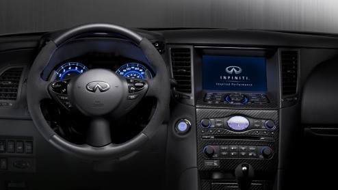 Het leek er op dat Infiniti de op de IAA gepresenteerde opgeruigde FX Sebastian Vettel alleen een showcar bleek. De Japanners hebben inmiddels laten weten deze 300 km/u snelle SUV op kleine schaal te 