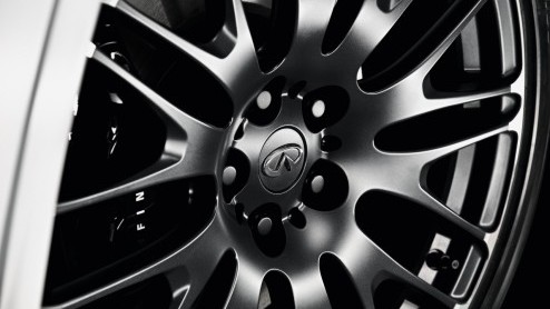 Infiniti laat de Emerg-E elektrische sportauto met range extender voor het eerst in actie komen tijdens het Goodwood Festival of Speed. Eind deze maand zal naast het rijdende debuut van de conceptauto