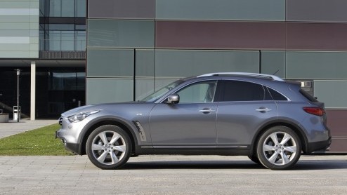 Infiniti heeft in ons land nog veel aan verkopen en naamsbekendheid te winnen. En dus wordt elk nieuwtje bij het Japanse luxemerk aan de grote klok gehangen. In de omgeving van Mnchen hebben we kenni