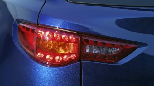 Infiniti heeft in ons land nog veel aan verkopen en naamsbekendheid te winnen. En dus wordt elk nieuwtje bij het Japanse luxemerk aan de grote klok gehangen. In de omgeving van Mnchen hebben we kenni