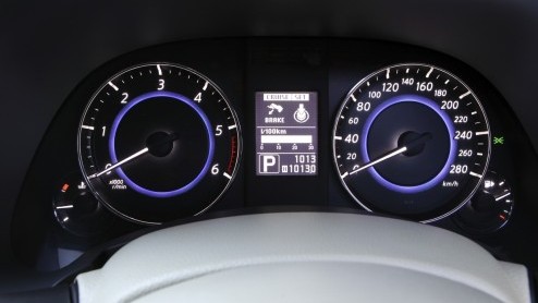 Infiniti heeft in ons land nog veel aan verkopen en naamsbekendheid te winnen. En dus wordt elk nieuwtje bij het Japanse luxemerk aan de grote klok gehangen. In de omgeving van Mnchen hebben we kenni