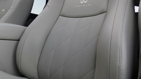 Infiniti heeft in ons land nog veel aan verkopen en naamsbekendheid te winnen. En dus wordt elk nieuwtje bij het Japanse luxemerk aan de grote klok gehangen. In de omgeving van Mnchen hebben we kenni
