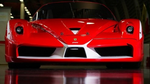 Ferrari heeft sinds twee jaar een FXX ontwikkeld. Dit raszuivere racemonster wordt gebruikt voor evenementen en trainingsprogrammas voor klanten, en is niet bedoeld voor straatgebruik of serieproduct