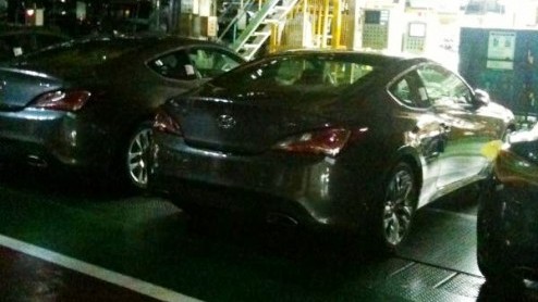 Hoewel de Hyundai Genesis Coup bij ons pas net op de markt is, loopt het model op andere markten alweer even mee. De Koreanen hebben een facelift in voorbereiding, getuige deze gelekte beelden bij de