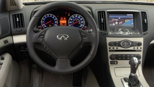 Echt bekend is het merk Infinity in ons land niet. In Amerika weet men het merk prima te vinden tussen de Cadillacs en Lexussen. Het merk gaat ook Europa 'veroveren', maar de nieuwe Infiniti G35 sedan